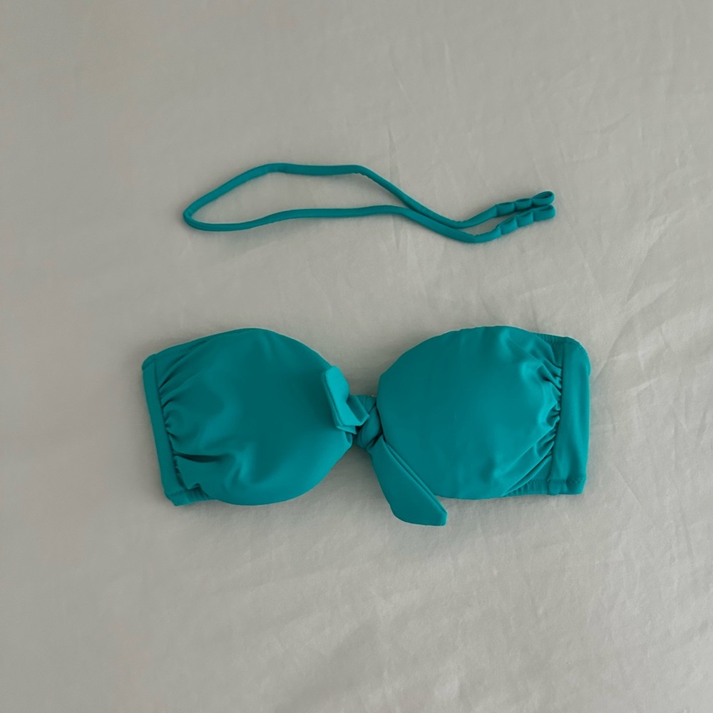 Selling brand new Victoria's Secret bandeau bikini top in size XS